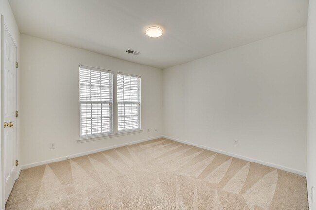 Building Photo - Beautiful 3 bedroom 2.5 bath home in Williams Glenn Community in Charlotte with Primary on the main.