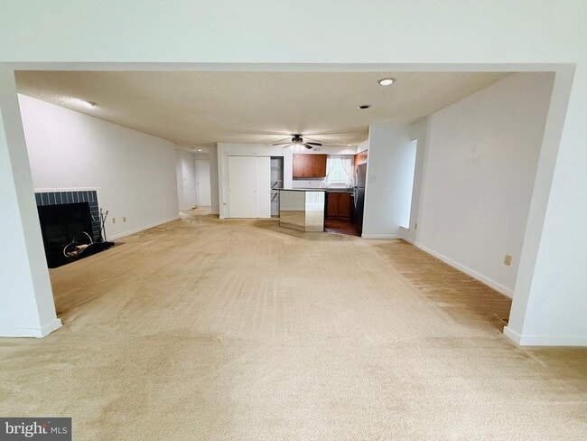 Building Photo - 835 Chanticleer