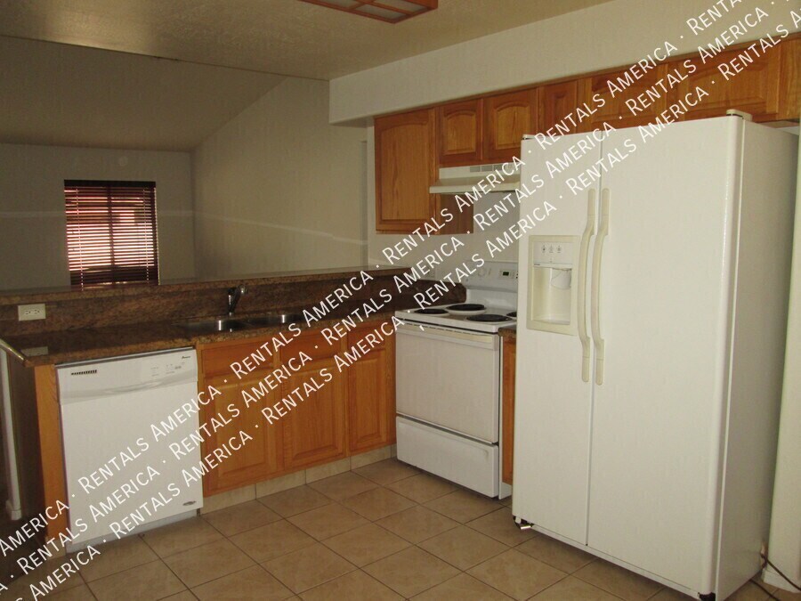 Building Photo - 144 S Mulberry St