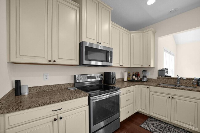 Building Photo - 6468 Holly Ln