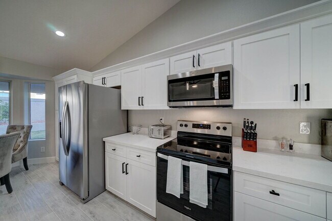 Building Photo - 8940 E Palm Ridge Dr