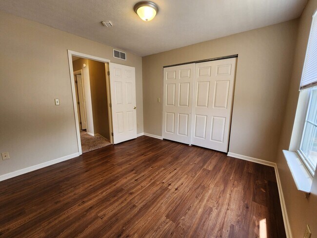 Building Photo - Applewood Townhomes - 28
