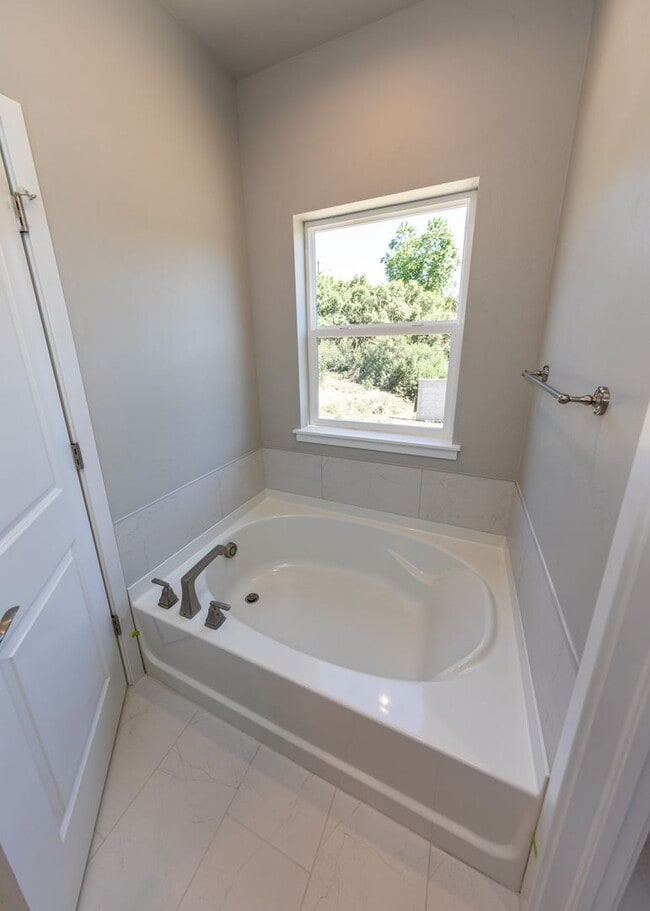 Building Photo - 5389 Sky Top Ln