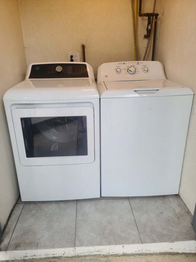 Building Photo - 734 Ashland Ave