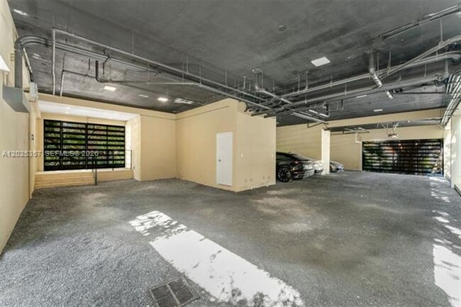 Building Photo - 1525 Bay Rd