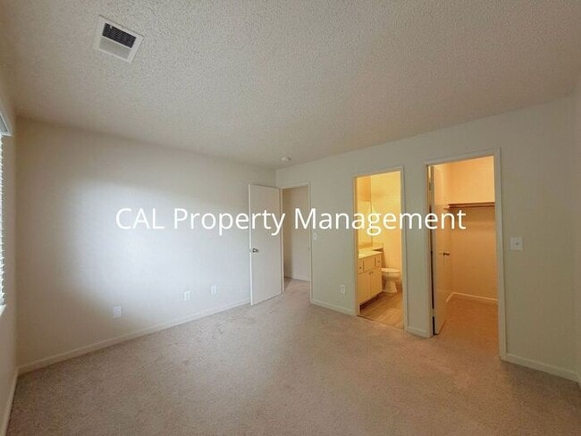 Building Photo - Condo for Rent in North Salinas!