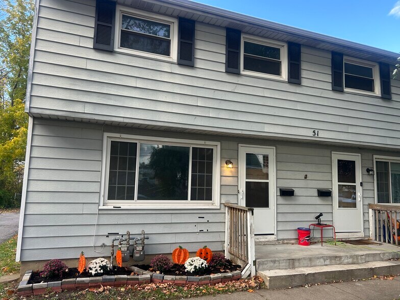 Primary Photo - 51 Avon St