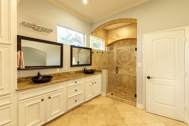 Building Photo - 810 Ivy Wall Dr