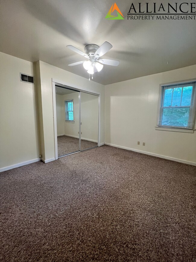 Building Photo - 1022 Humboldt St