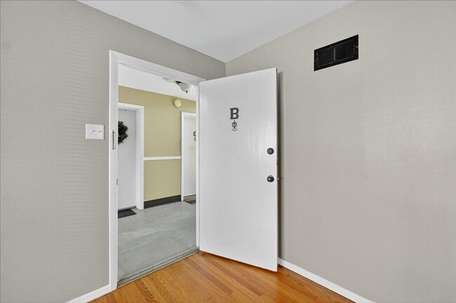 Building Photo - Plan B