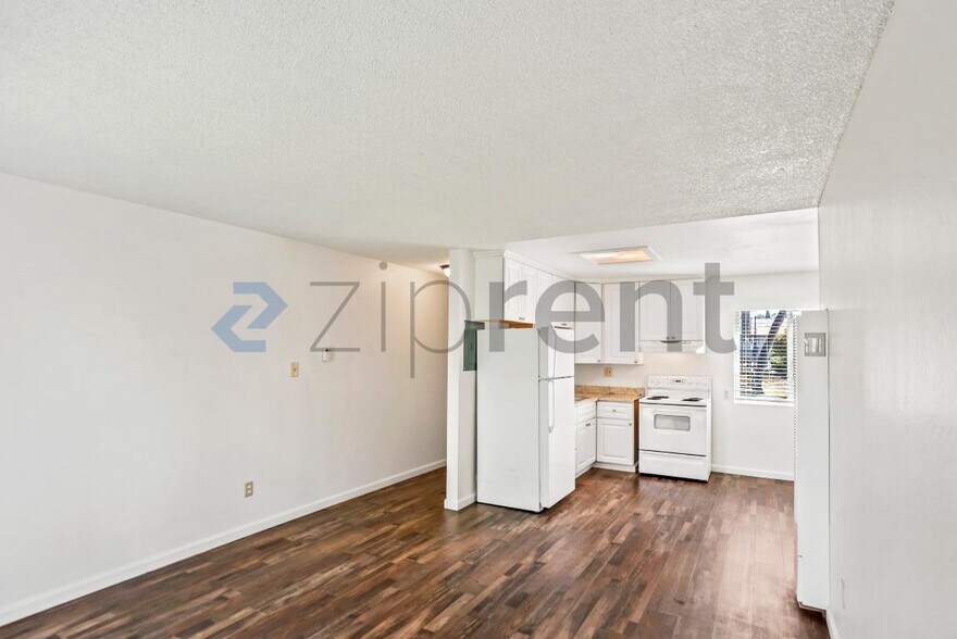 Building Photo - 3865 Almond Ave