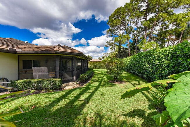 Building Photo - 493 Forestview Dr