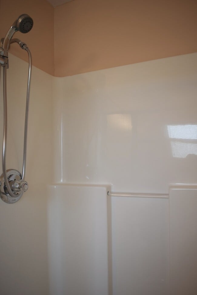 Building Photo - Wonderful 3 Bedroom 2 Bath Home Now Available!