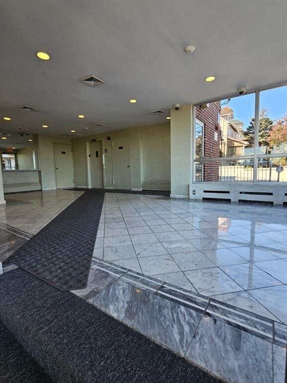 Building Photo - 899 Boulevard E-6B-6B