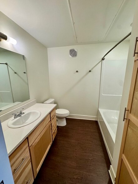 Building Photo - 726 E Emma Ave