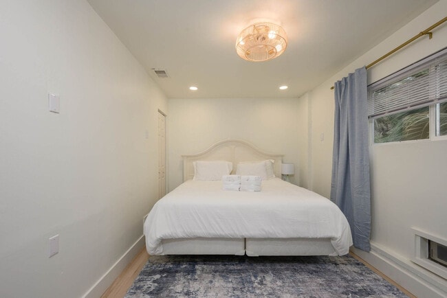 Building Photo - 3 Cassina Ln