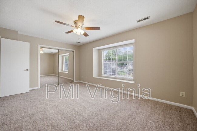 Building Photo - 5140 Glenwood Way