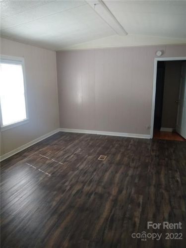 Building Photo - 5585 George Henry Dr