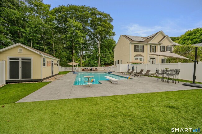 Building Photo - 11 Windrose Dr