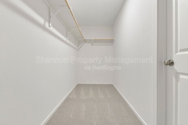 Building Photo - 253 Douglas Hls Dr