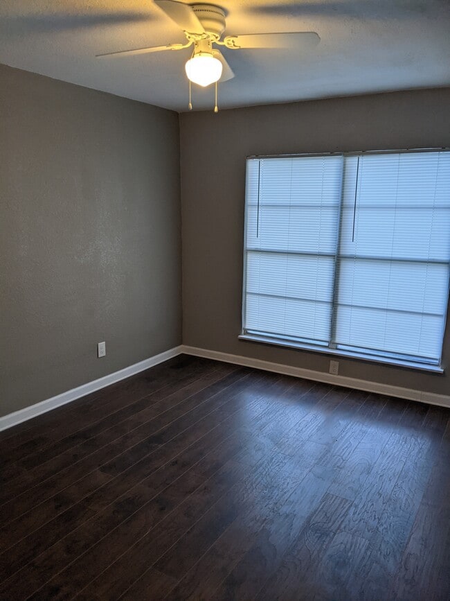 Building Photo - 9909 La Prada Dr