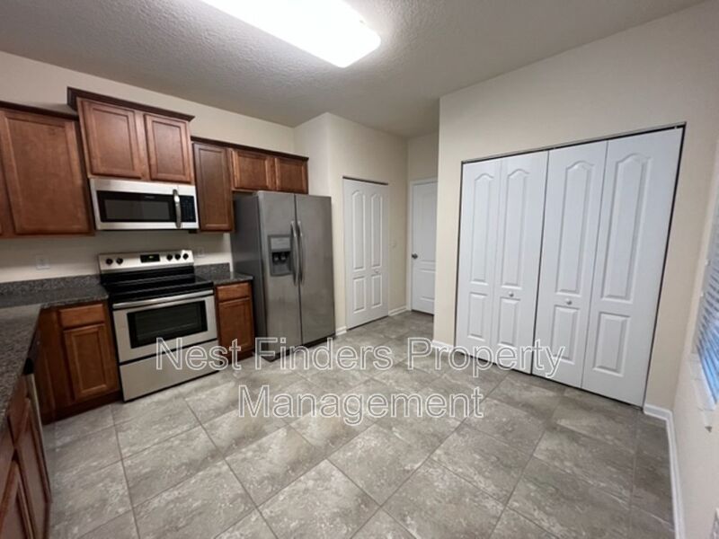 Building Photo - 726 Servia Dr