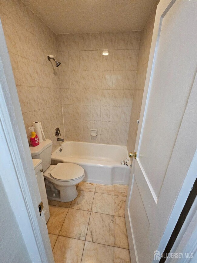 Building Photo - 33 Avenel St