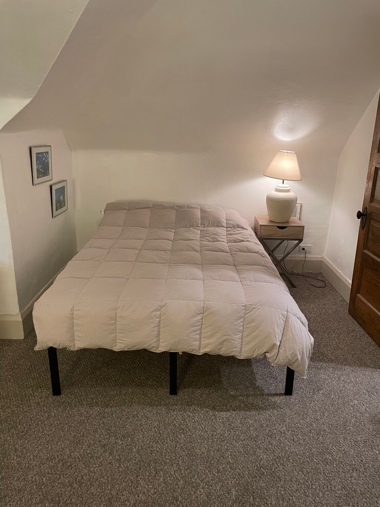 Comfortable bed - 5824 Phillips Ave