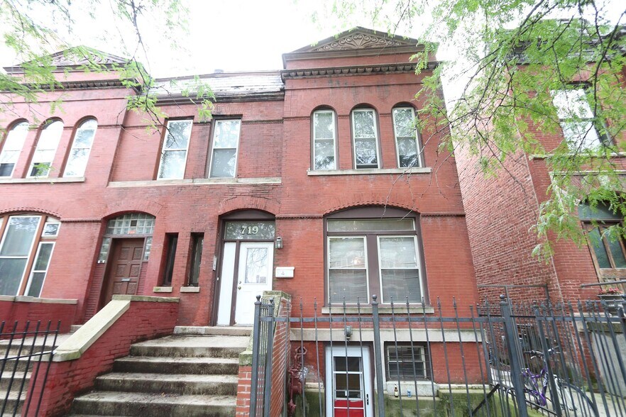 Building Photo - 719 S Loomis St