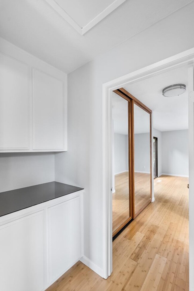 Building Photo - 922 Jungfrau Ct