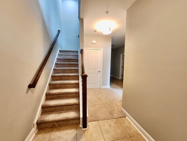 Building Photo - Four bedroom 10 minutes from the beaches o...