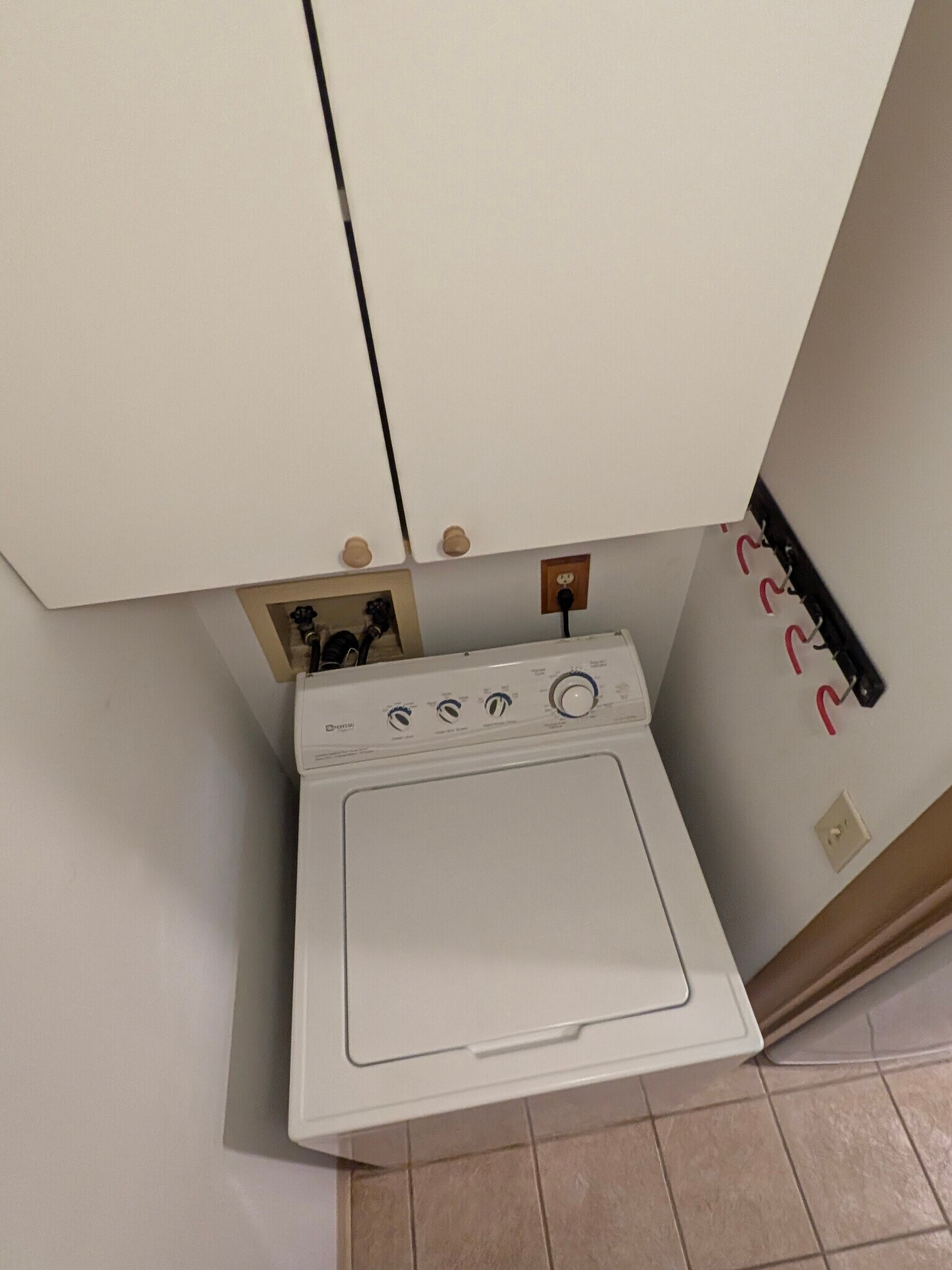 Building Photo - 2163 Hedgerow Rd