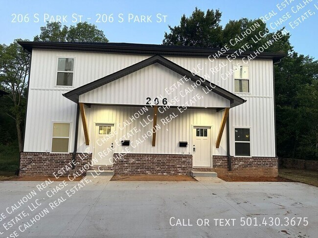 Primary Photo - 206 S Park St