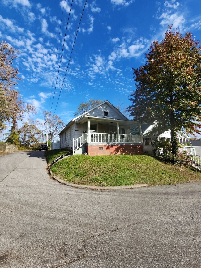 Building Photo - 1402 Lynn St