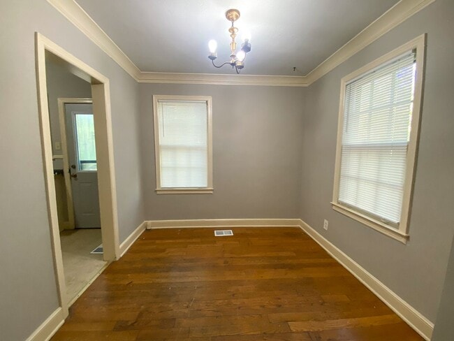 Building Photo - 4 bed, 2 bath near the University of Memphis