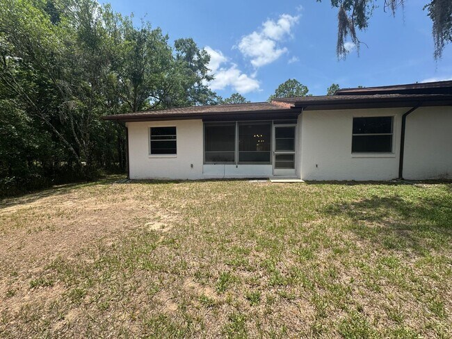 Building Photo - Spacious 3BR/2BA Home in Rainbow Acres – L...