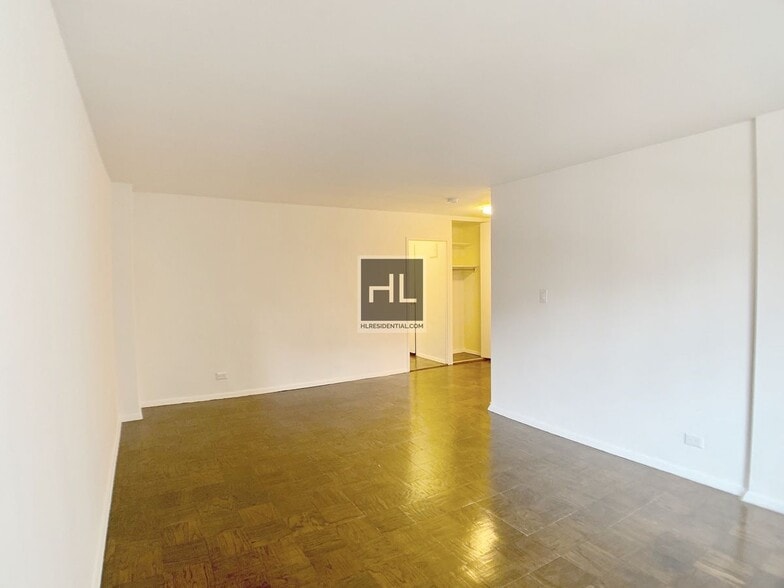 Building Photo - E 16 ST