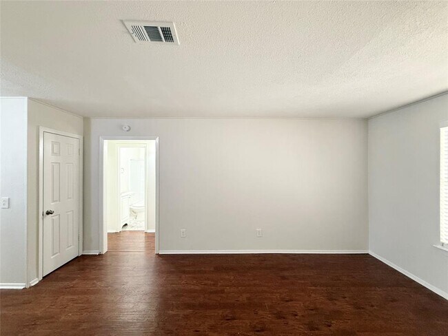 Building Photo - 3633 N MacGregor Way