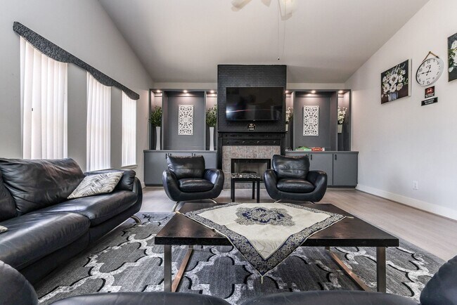 Building Photo - 9715 Riddlewood Ln