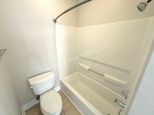 Building Photo - 3BD/3BA FOR RENT