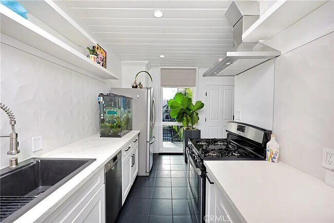 Building Photo - 930 Peach Ave