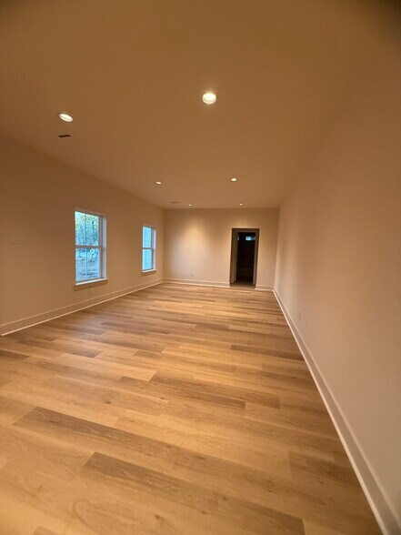 Building Photo - 104 Kirkland St