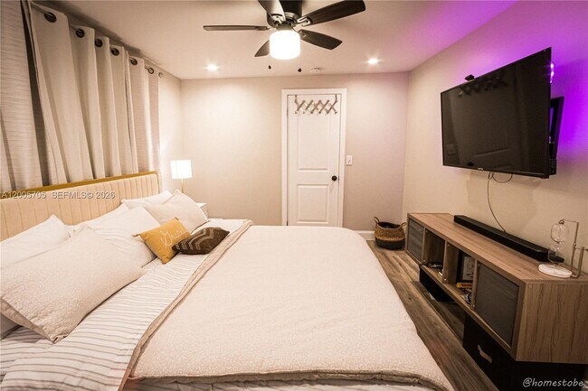 Building Photo - 227 SW 30th Ave