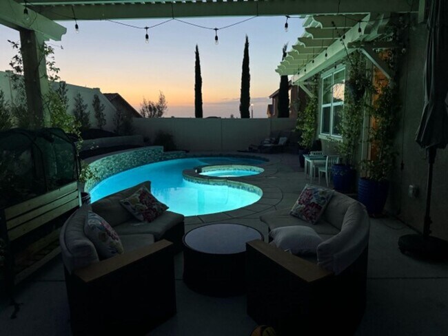 Building Photo - Stunning 5 Bedroom + Office Home with Priv...