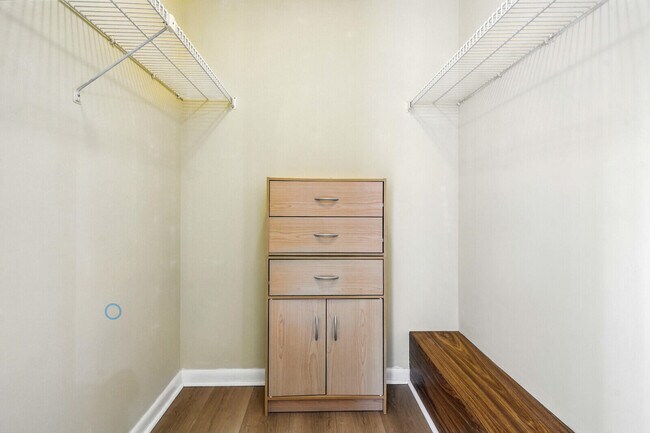 Building Photo - 622 6th Way