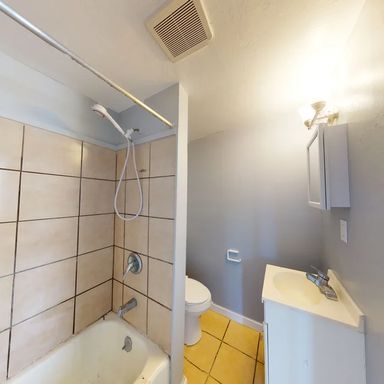 Building Photo - Spacious studio living in Sharon, PA!