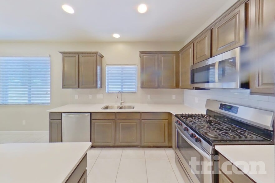Building Photo - 41287 W Hensley Way