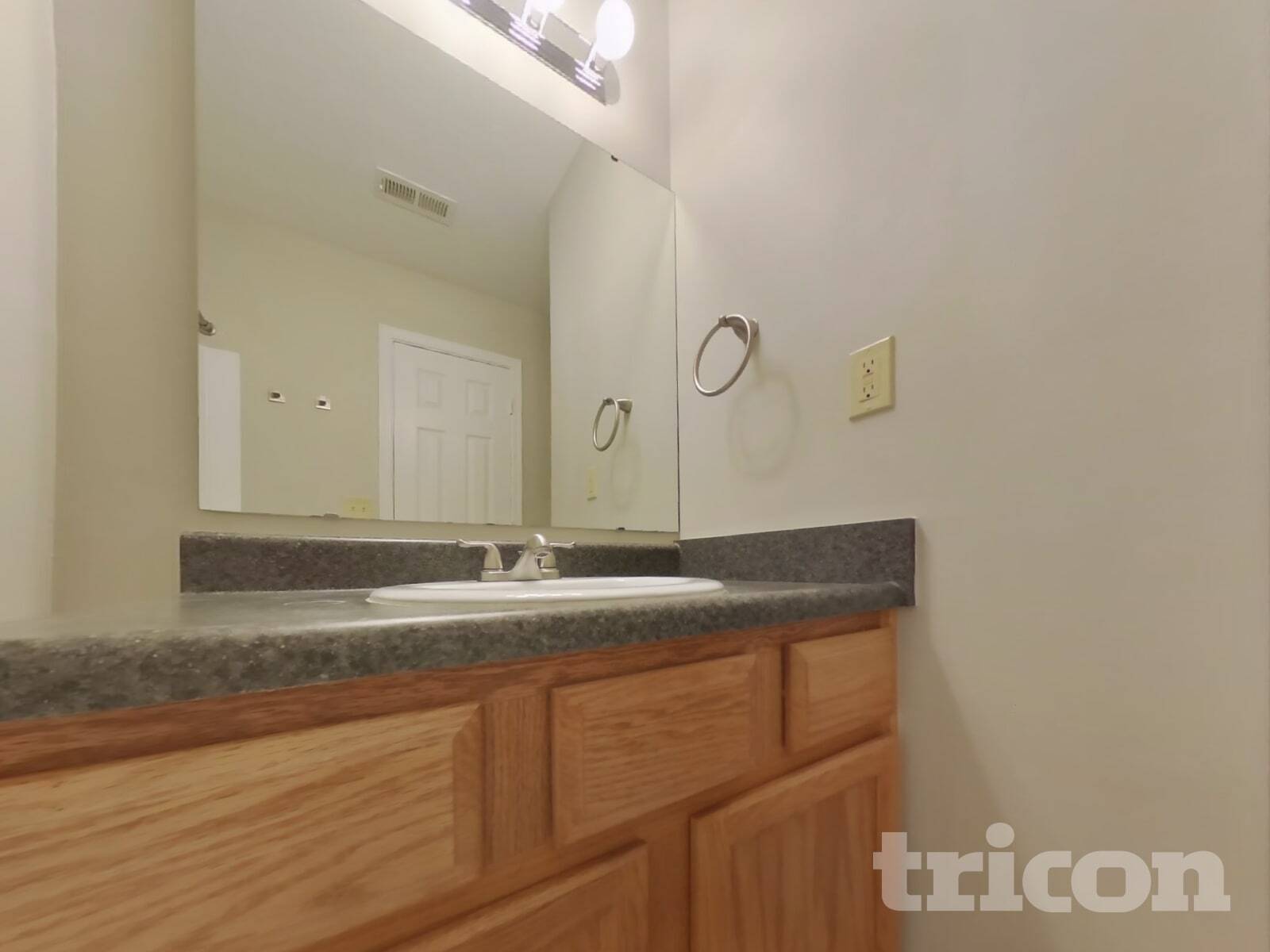 Building Photo - 2621 Grand Fir Dr