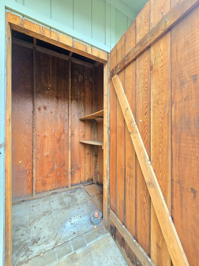 Building Photo - VanBar