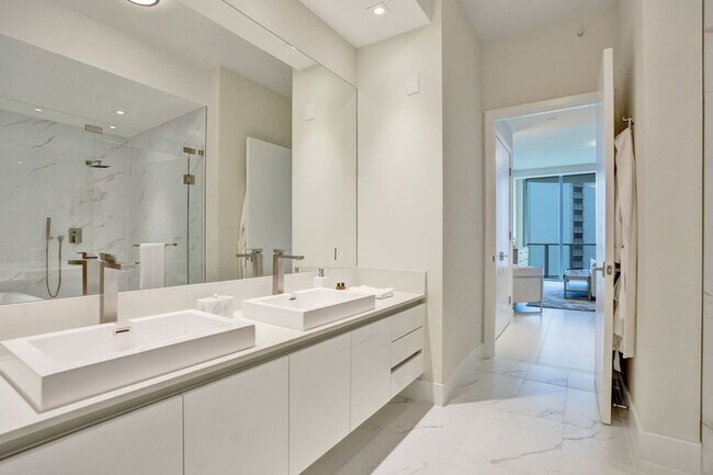 Building Photo - 3100 N Ocean Dr
